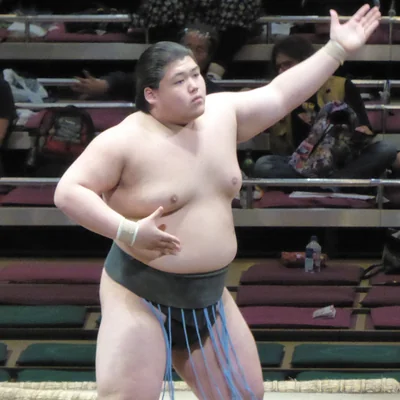 王鵬　幸之介の顔写真